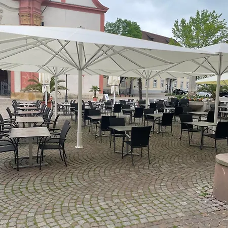 Zum Schwarzen Walfisch Hotel *